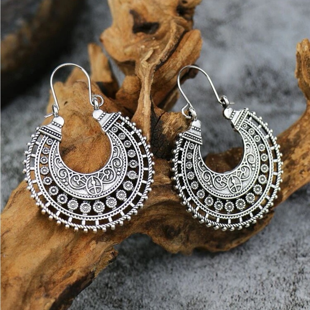 🌟2/$30🌟 Bohemian Silver Chic Hollow Out Earrings